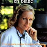 Une femme en blanc